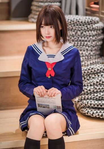 边亲边把手放衣服里发出声音_720神马在线观看