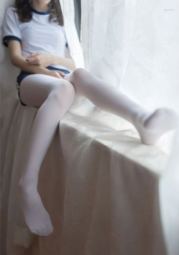 坐在联谊会角落的他是个肉食系_1080P全集免费播放